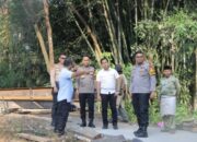 Kapolres Kampar Tinjau Progres Pembangunan Jembatan Lubuk Agung