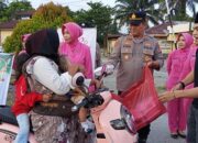 Hangatkan Ramadhan, Polsek Kampar Bersama Bhayangkari Berbagi 100 Paket Takjil