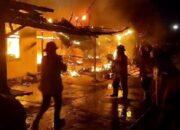 Kebakaran Melanda Asrama Polisi, Dua Unit Rumah Rata dengan Tanah