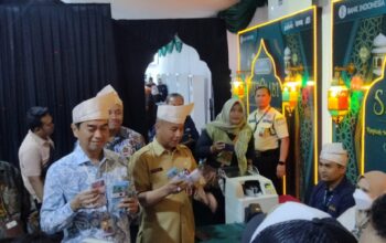 Berburu Uang Baru untuk THR, Warga Serbu Layanan Penukaran BI Riau