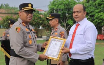 Dari Kasus Pembunuhan hingga Narkoba, 37 Personel Polres Kampar Terima Penghargaan